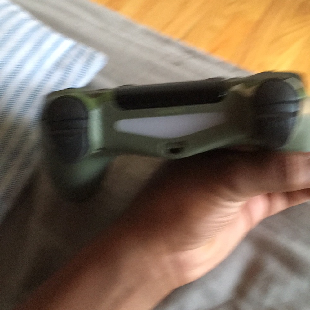 A ps4 controller - Picture 4 of 4